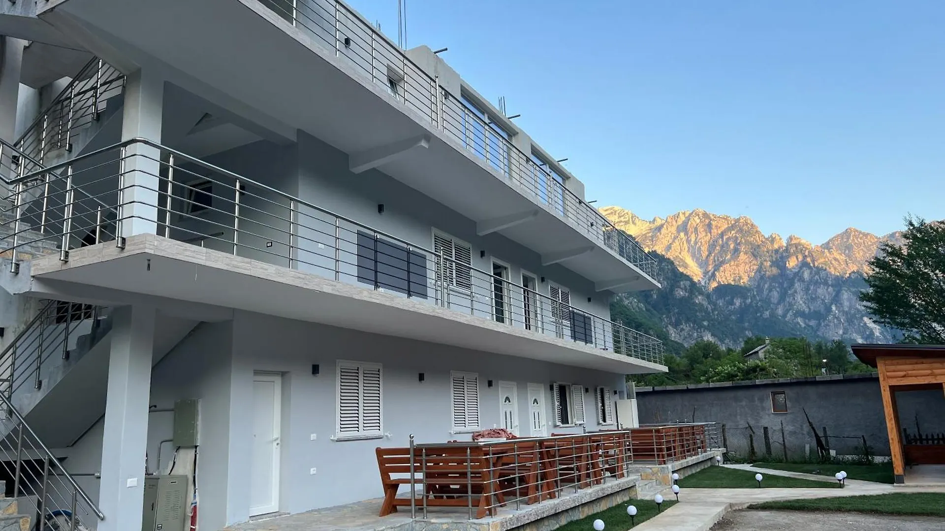 Hotel Familja Cuni 세스